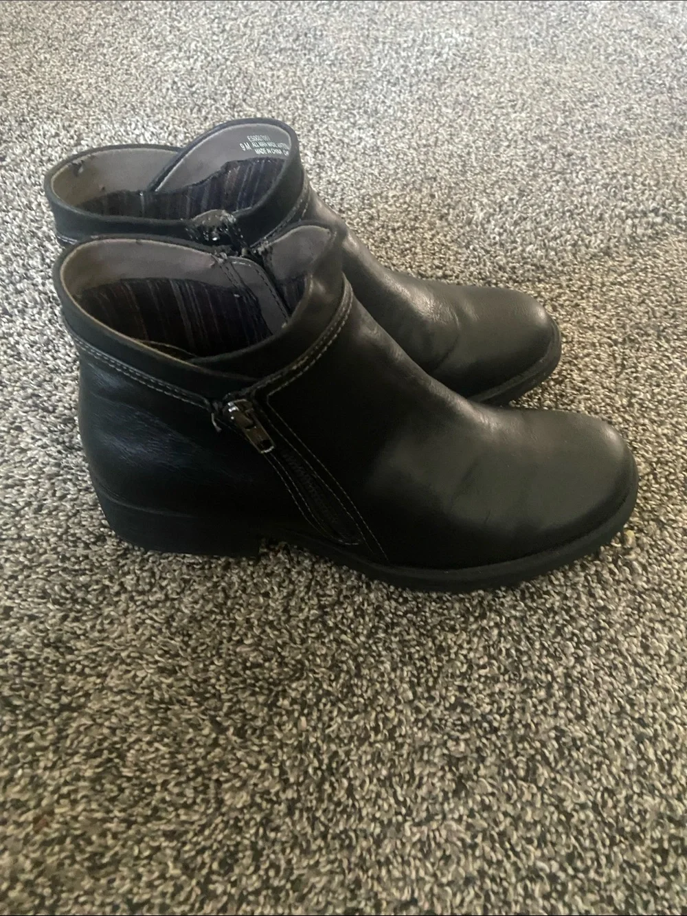 Women’s eurosoft by Sofft Black zip boots size 9M.
